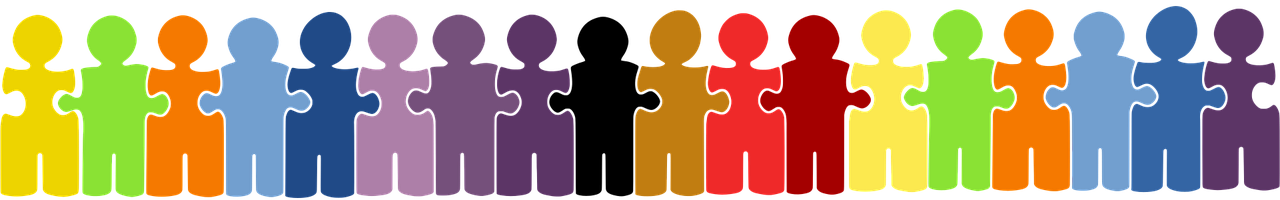 Rollstuhlfahrer mit Unterstützung